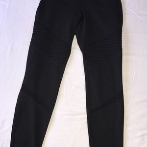 AVAILABLE OLD NAVY WOMEN’S BLACK LEGGINGS